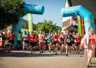 Le Sentier des Ours trail et course de marche nordique à Autrans : le départ